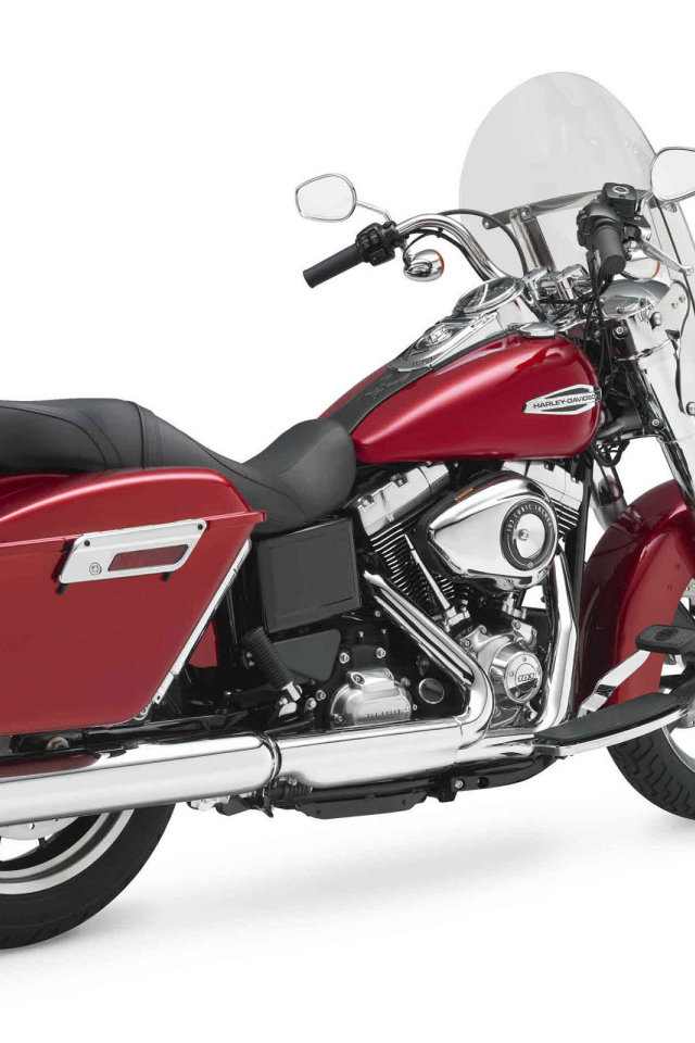 Новый мотоцикл на дороге Harley-Davidson Dyna Switchback