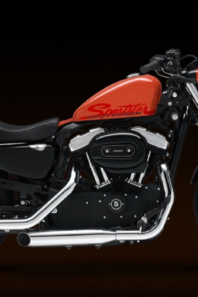 Новый мотоцикл на дороге Harley-Davidson XL 1200X Sportster Forty-Eight