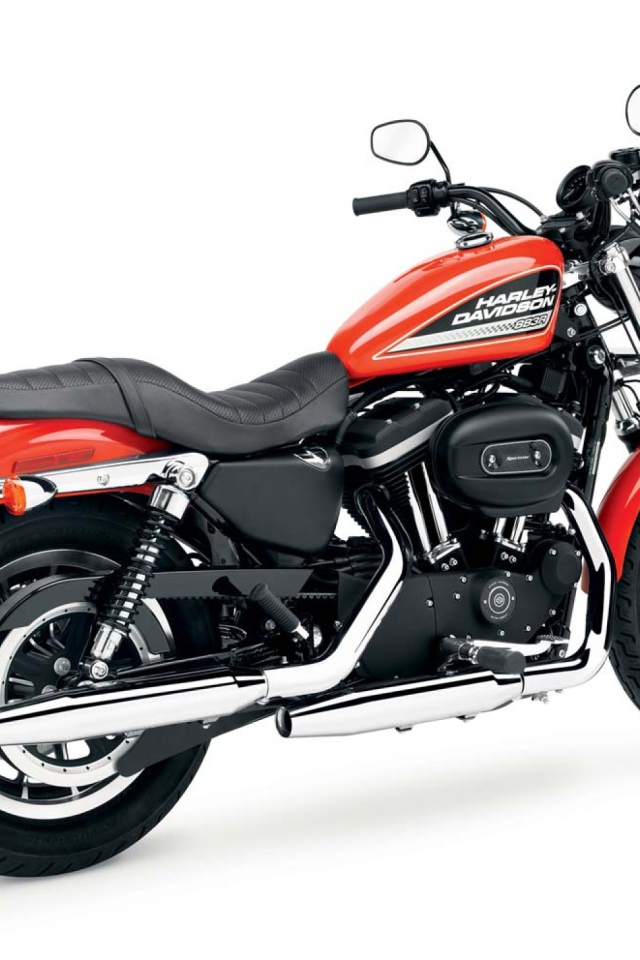 Новый мотоцикл на дороге Harley-Davidson XL 883R Sportster Roadster