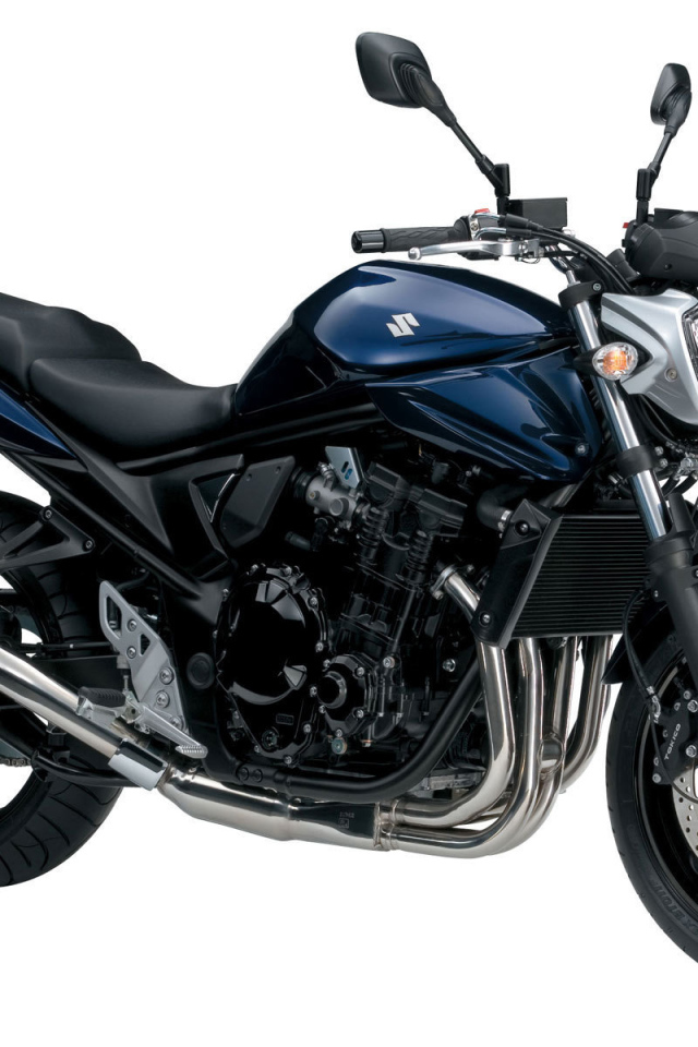 Новый мотоцикл на дороге Suzuki  GSF 650