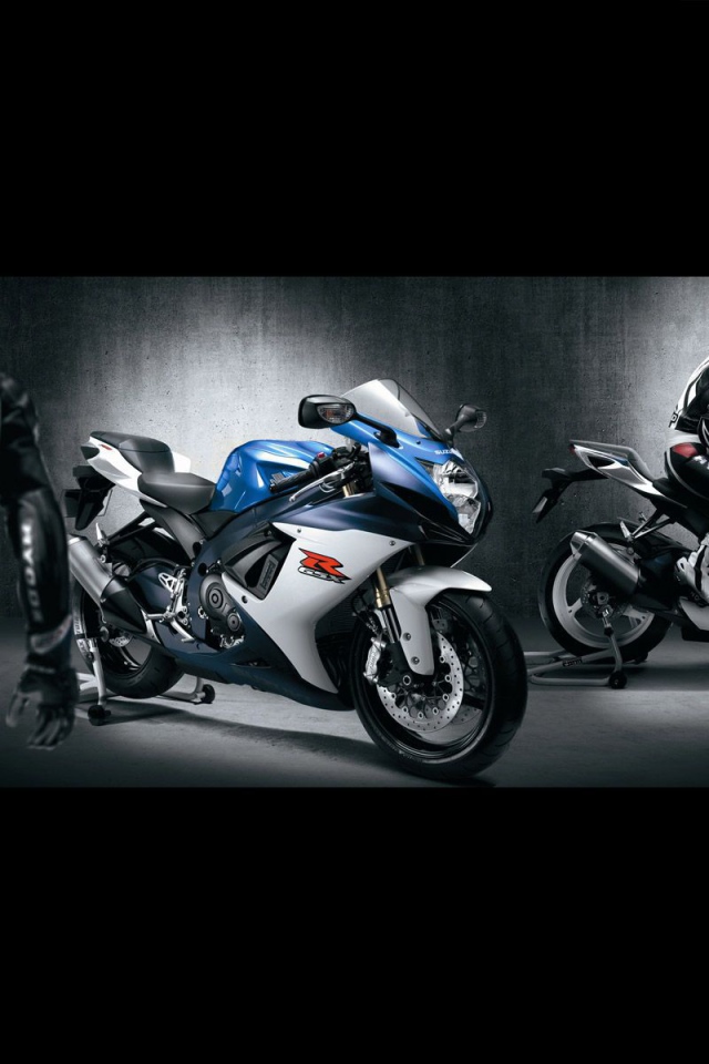 Новый мотоцикл на дороге Suzuki  GSX-R 600