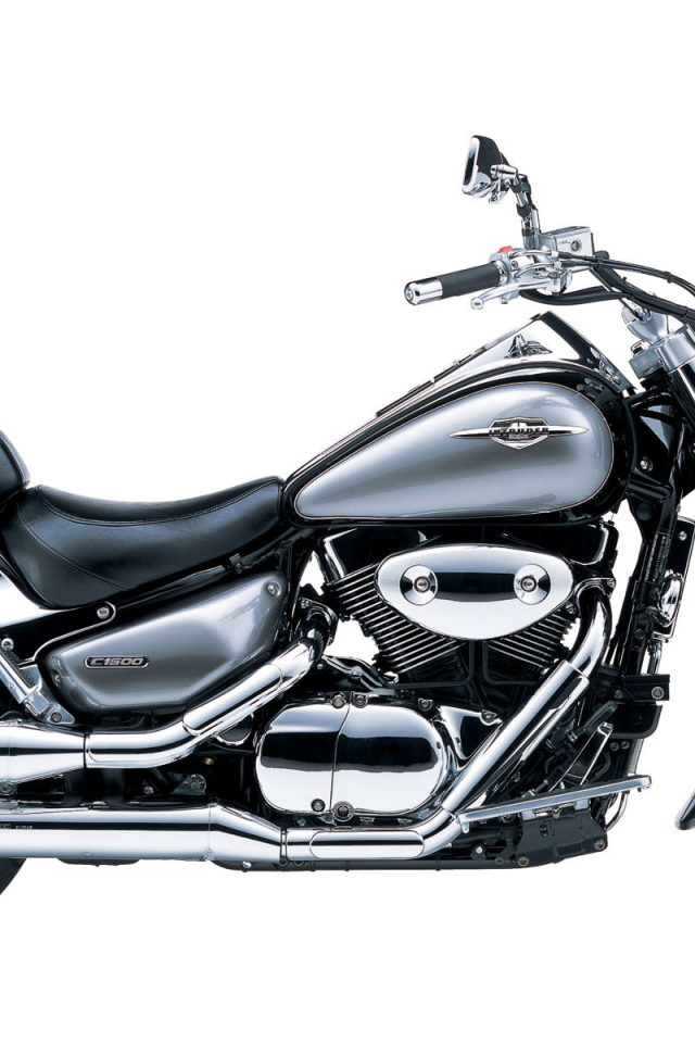 Новый мотоцикл на дороге Suzuki Intruder M1500