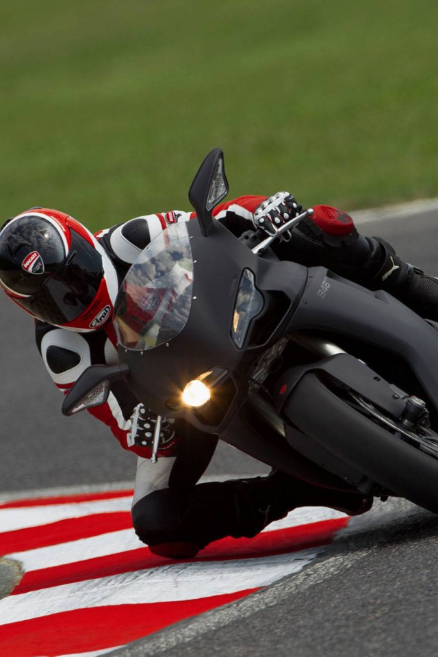 Новый надежный мотоцикл Ducati Superbike 848 Evo