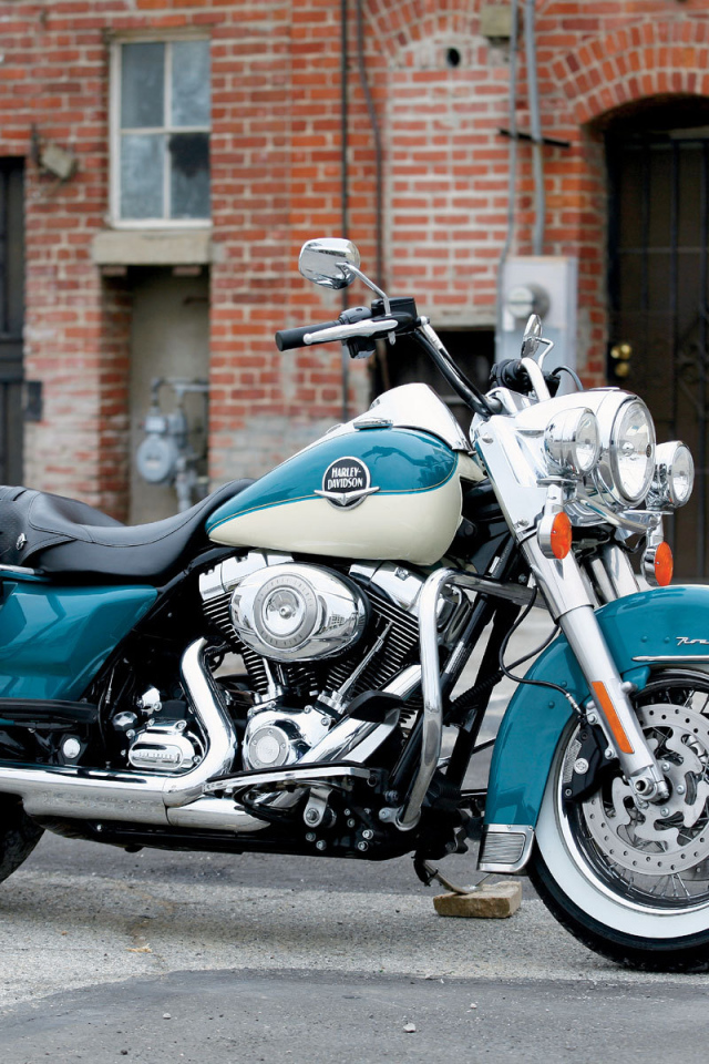 Новый надежный мотоцикл Harley-Davidson CVO Road King