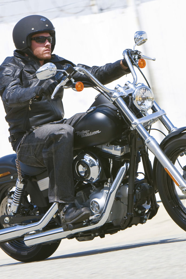 Новый надежный мотоцикл Harley-Davidson Dyna Street Bob