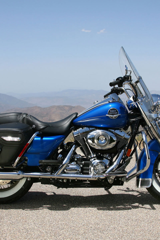 Новый надежный мотоцикл Harley-Davidson Road King Anniversary Edition