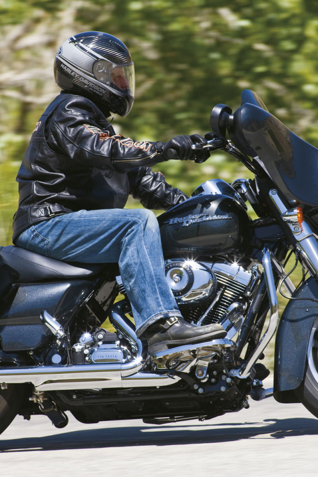 Новый надежный мотоцикл Harley-Davidson Street Glide