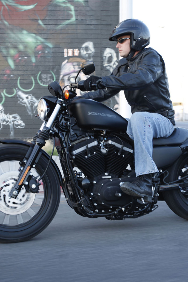 Новый надежный мотоцикл Harley-Davidson XL 883N Sportster Iron