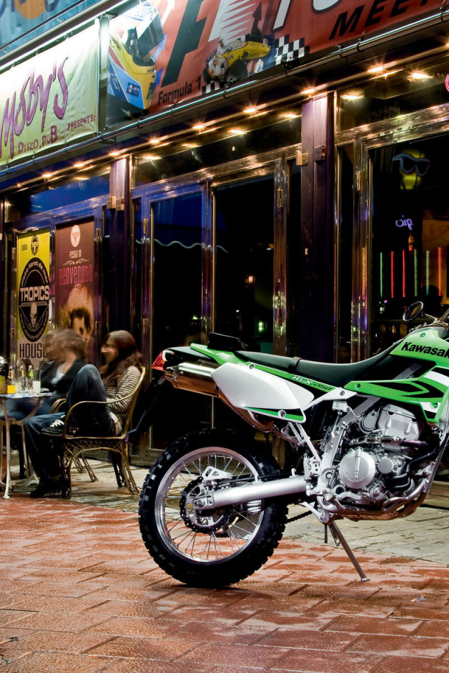 Новый надежный мотоцикл Kawasaki KLX 250