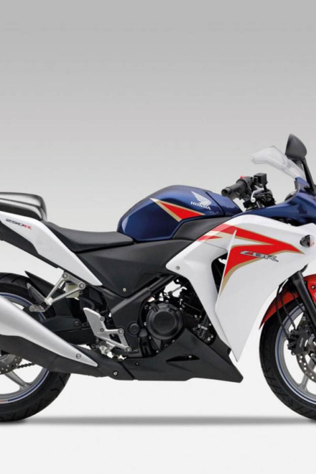 Популярный мотоцикл Honda CBR 250 R