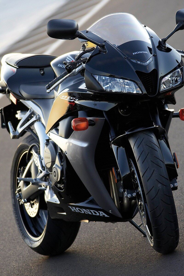 Популярный мотоцикл Honda CBR 600 RR