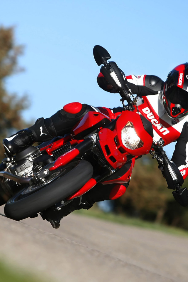 Популярный мотоцикл Ducati Hypermotard SP