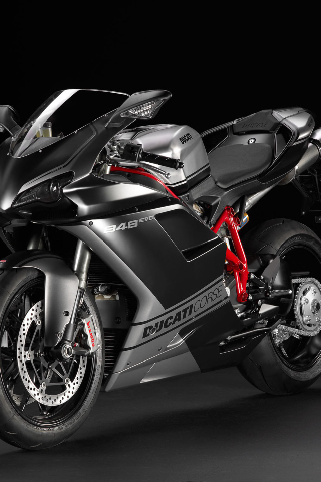 Популярный мотоцикл Ducati Superbike 848 Evo