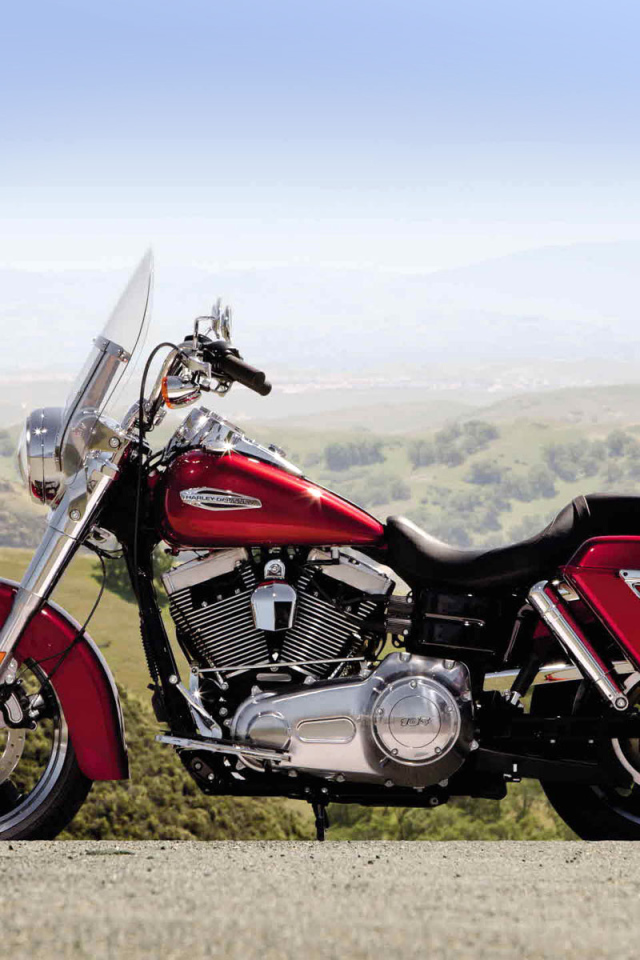 Популярный мотоцикл Harley-Davidson Dyna Switchback