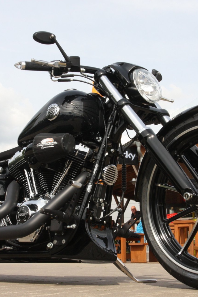 Популярный мотоцикл Harley-Davidson Softail Breakout