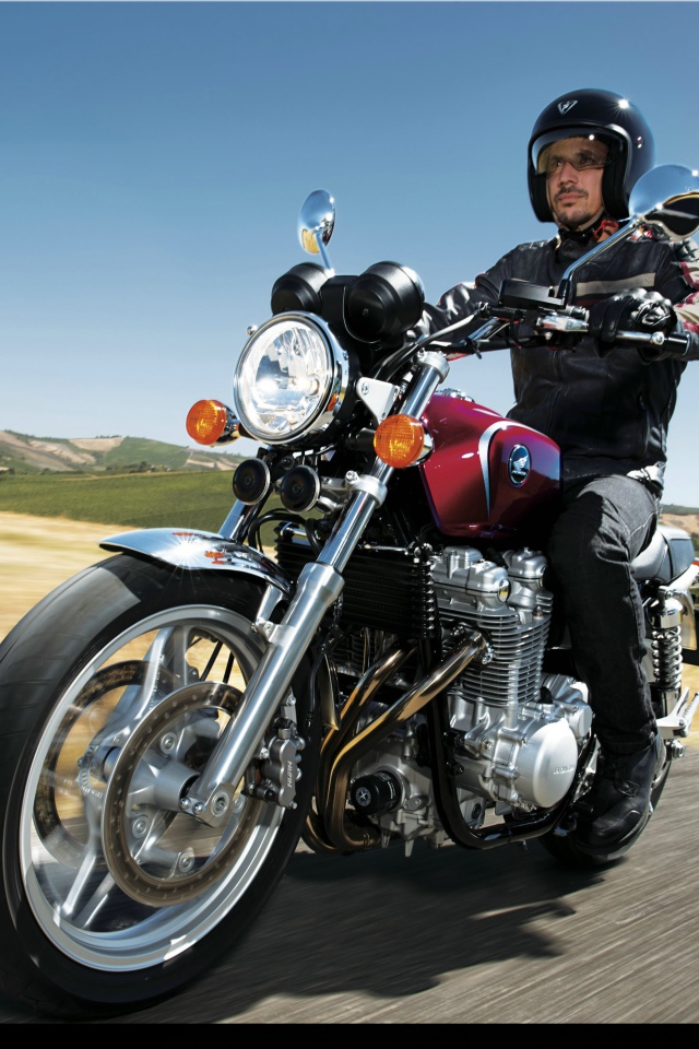 Популярный мотоцикл Honda CB 1100