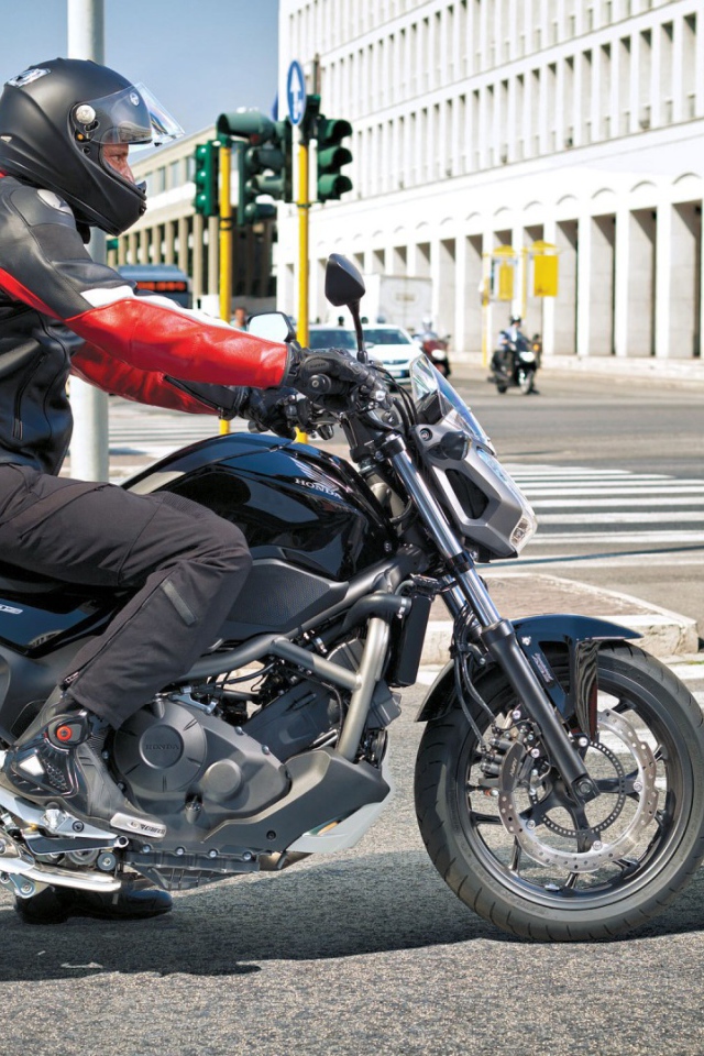 Популярный мотоцикл Honda NC 700 S