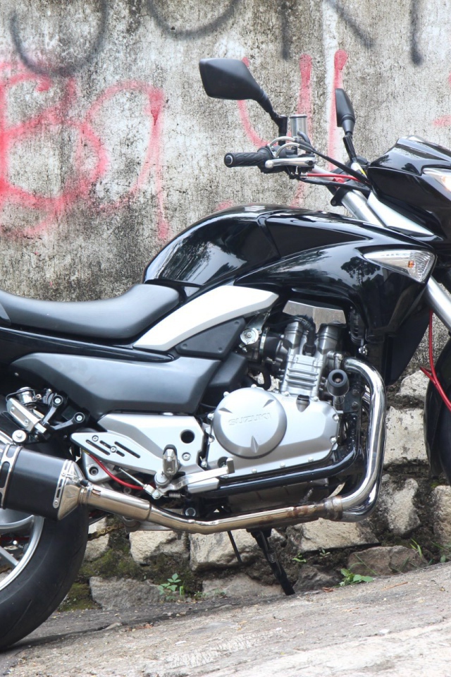 Популярный мотоцикл Suzuki   Inazuma