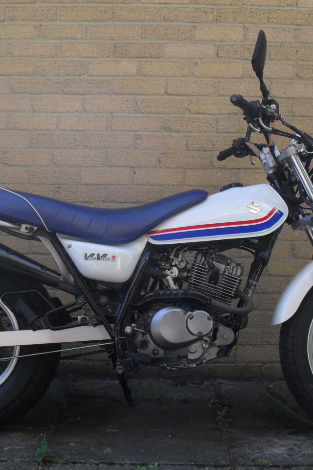 Популярный мотоцикл Suzuki RV 125