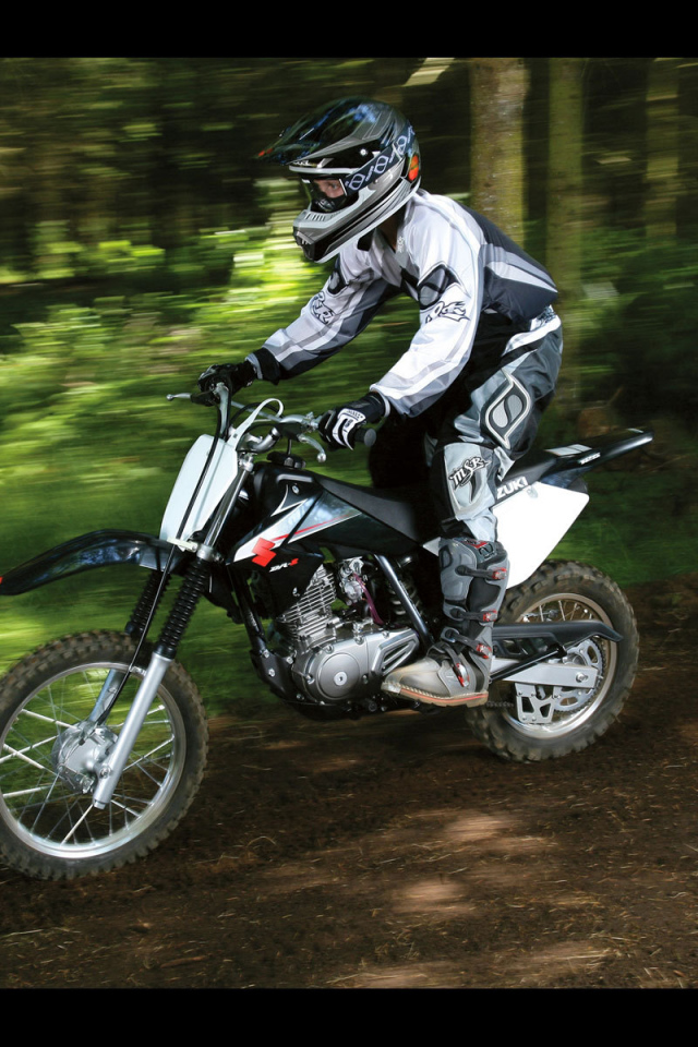 Надежный мотоцикл Suzuki DR-Z 125