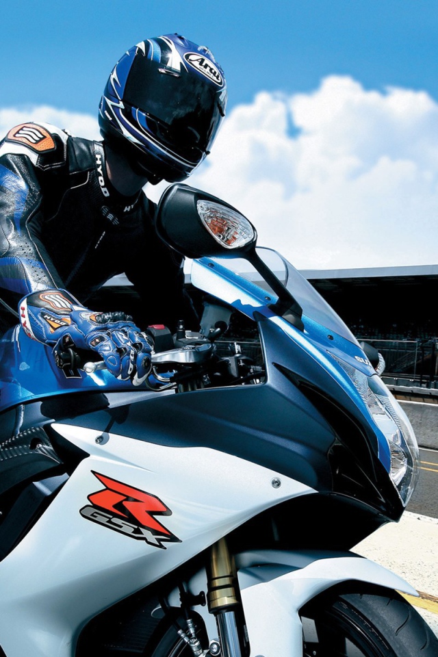 Надежный мотоцикл Suzuki GSX-R 750