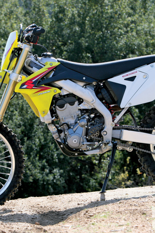 Надежный мотоцикл Suzuki RMX 450 Z