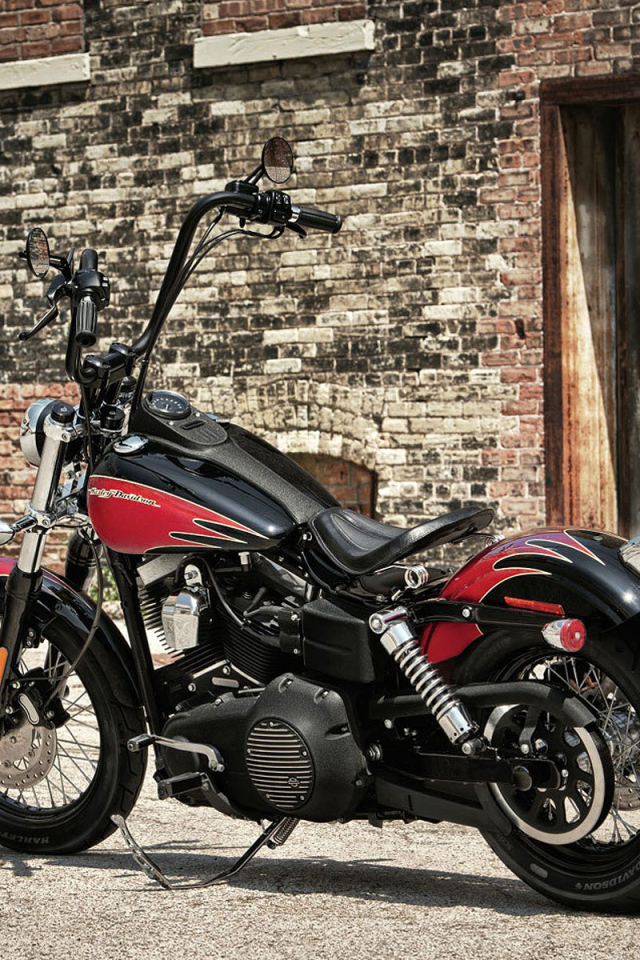 Надежный мотоцикл Harley-Davidson Dyna Street Bob