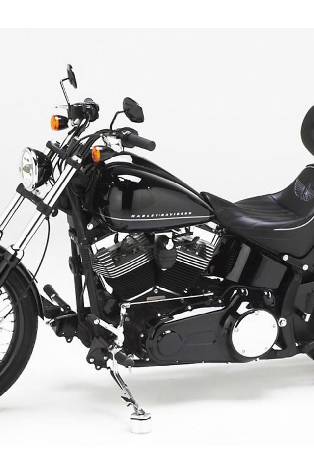 Надежный мотоцикл Harley-Davidson Softail Blackline