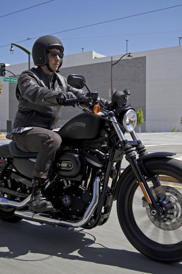 Надежный мотоцикл Harley-Davidson XL 883N Sportster Iron