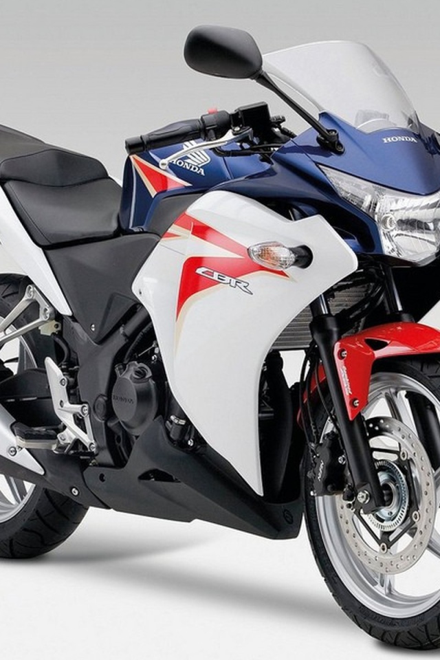 Надежный мотоцикл Honda CBR 250 R