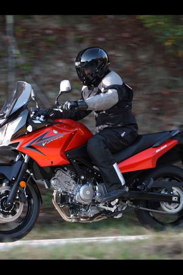 Надежный мотоцикл Suzuki V-Storm 650 ABS