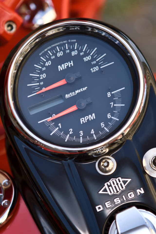 Спидометр красного мотоцикла