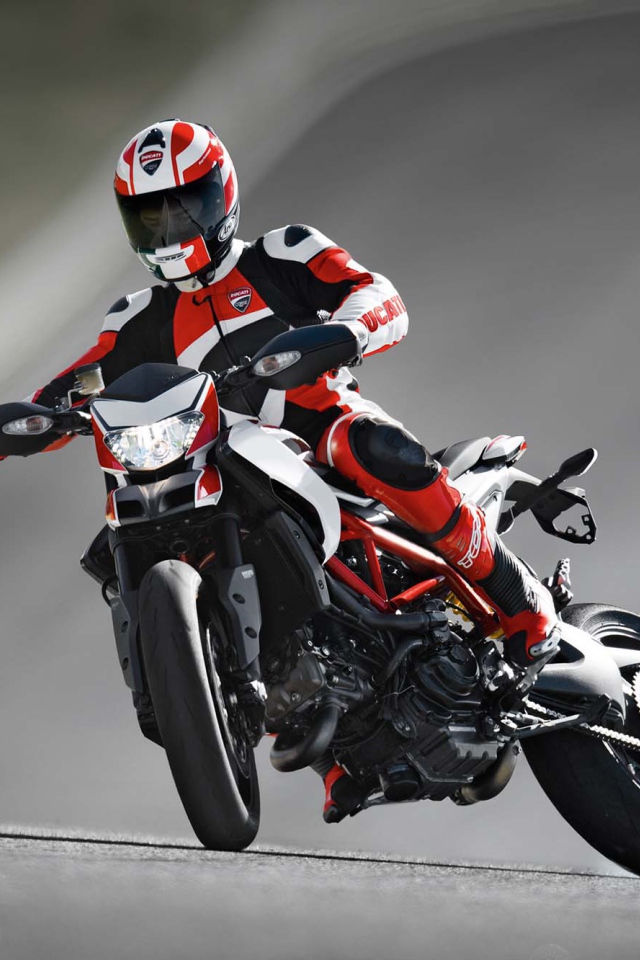 Тест-драйв мотоцикла Ducati Hypermotard