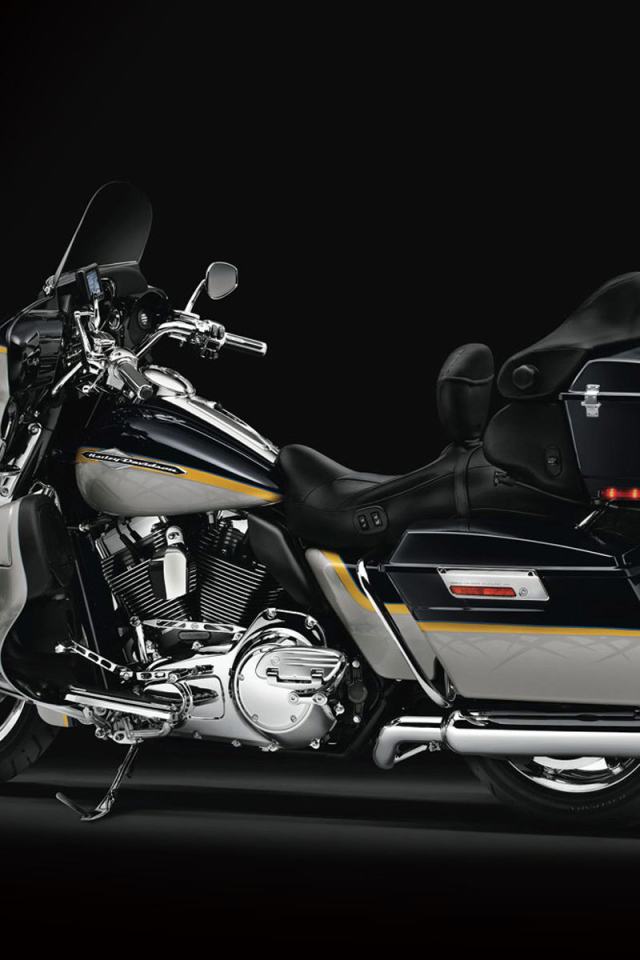 Тест-драйв мотоцикла Harley-Davidson CVO Electra Glide Ultra Classic
