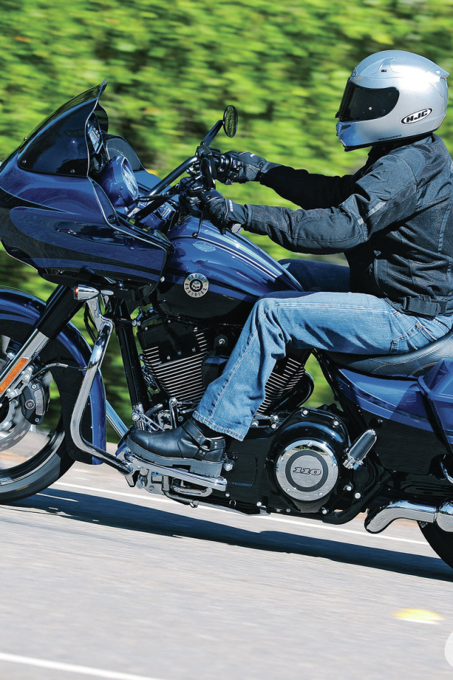 Тест-драйв мотоцикла Harley-Davidson CVO Road Glide Custom