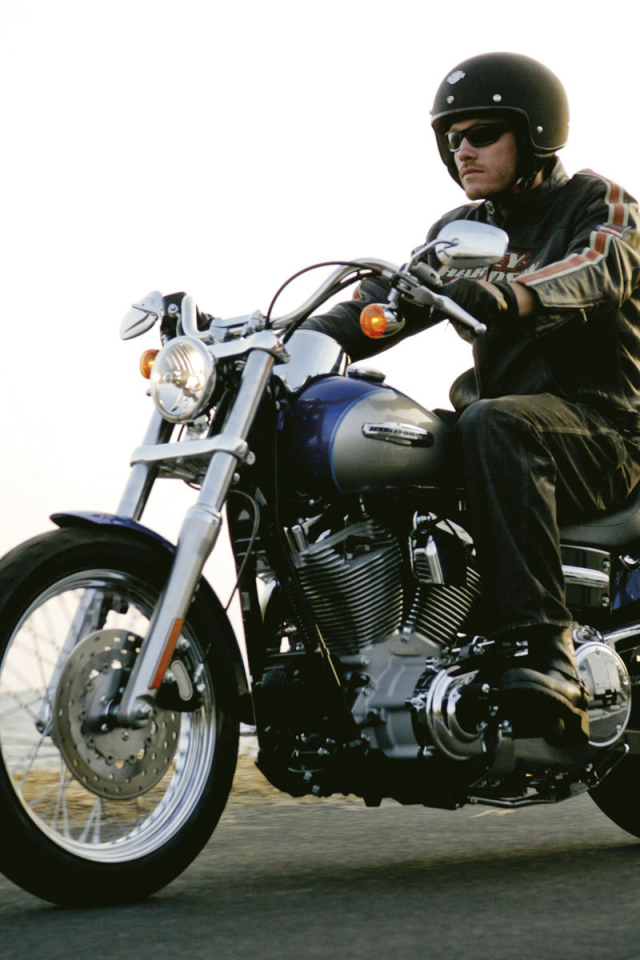 Тест-драйв мотоцикла Harley-Davidson Dyna Super Glide Custom