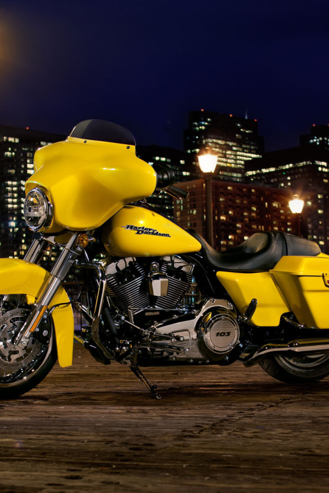 Тест-драйв мотоцикла Harley-Davidson Street Glide