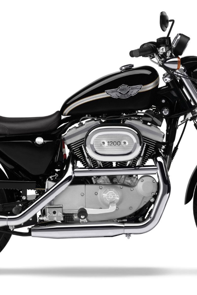 Тест-драйв мотоцикла Harley-Davidson XL 883R Sportster Roadster