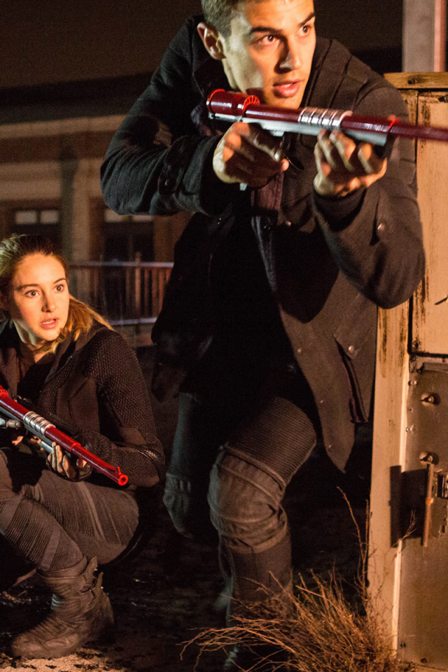 Суперзвезда Тео Джеймс