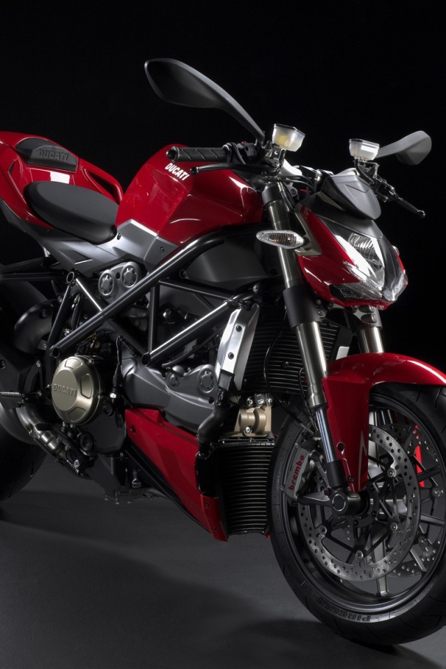 Красный Ducati streetfighter