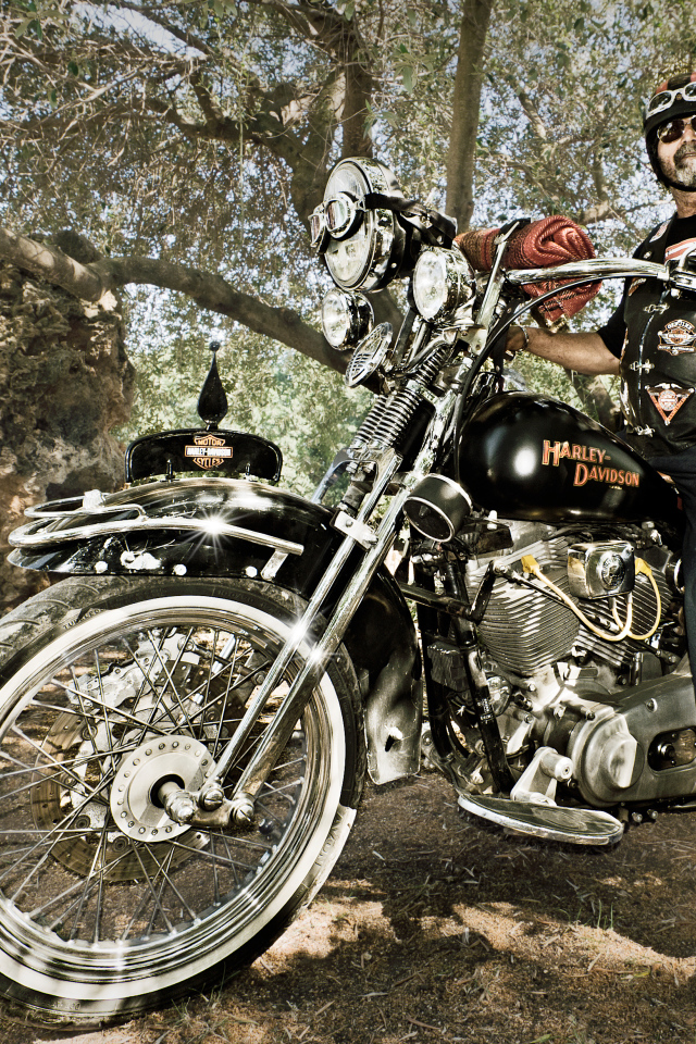 Байкер на Харлей Дэвидсон