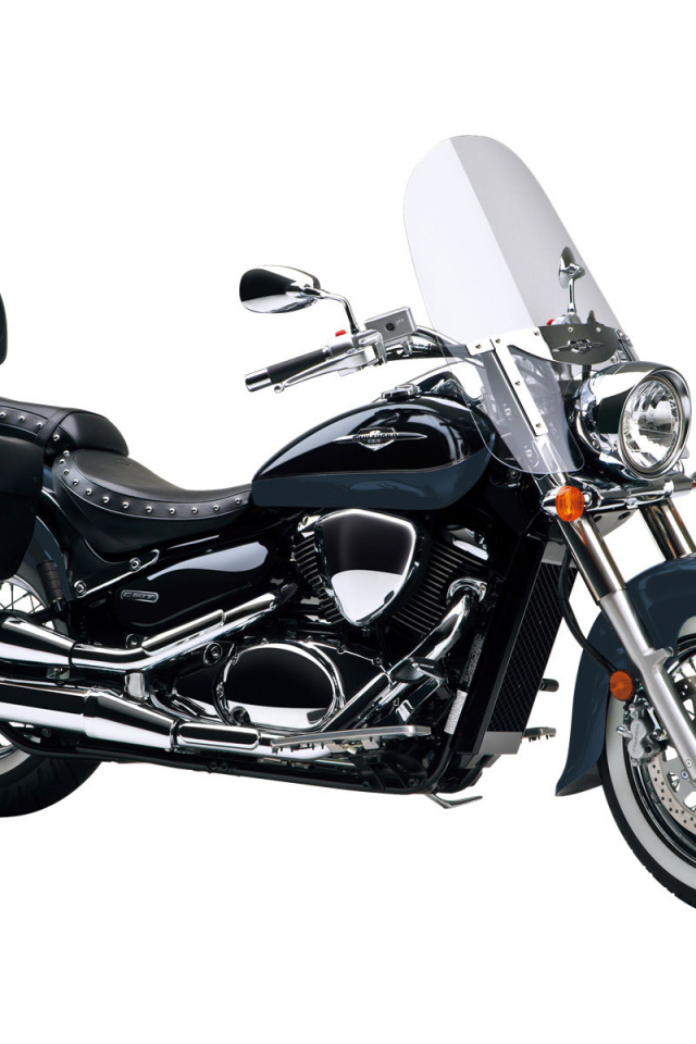 Новый мотоцикл на дороге Suzuki Boulevard S 40