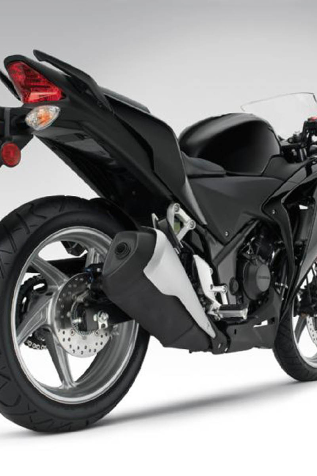 Быстрый мотоцикл Honda CBR 250 R