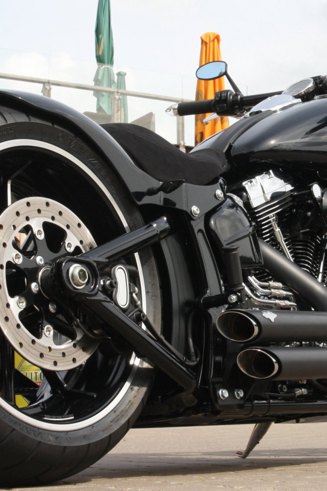 Невероятно быстрый мотоциклHarley-Davidson Softail Breakout