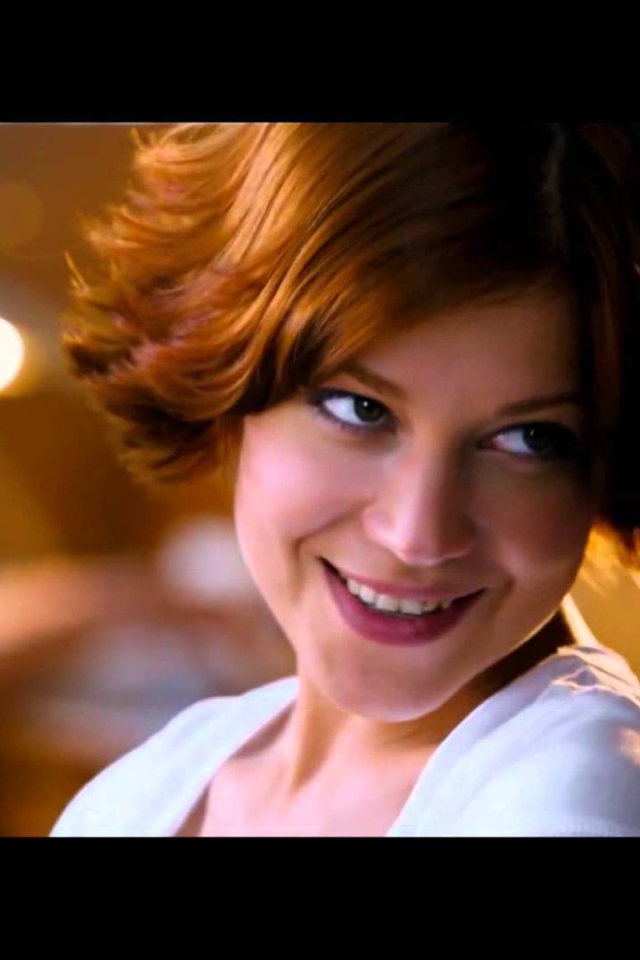 Темный мир: Равновесие девушка улыбается