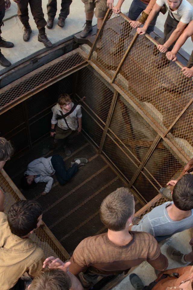 Бегущий по лабиринту  в яме