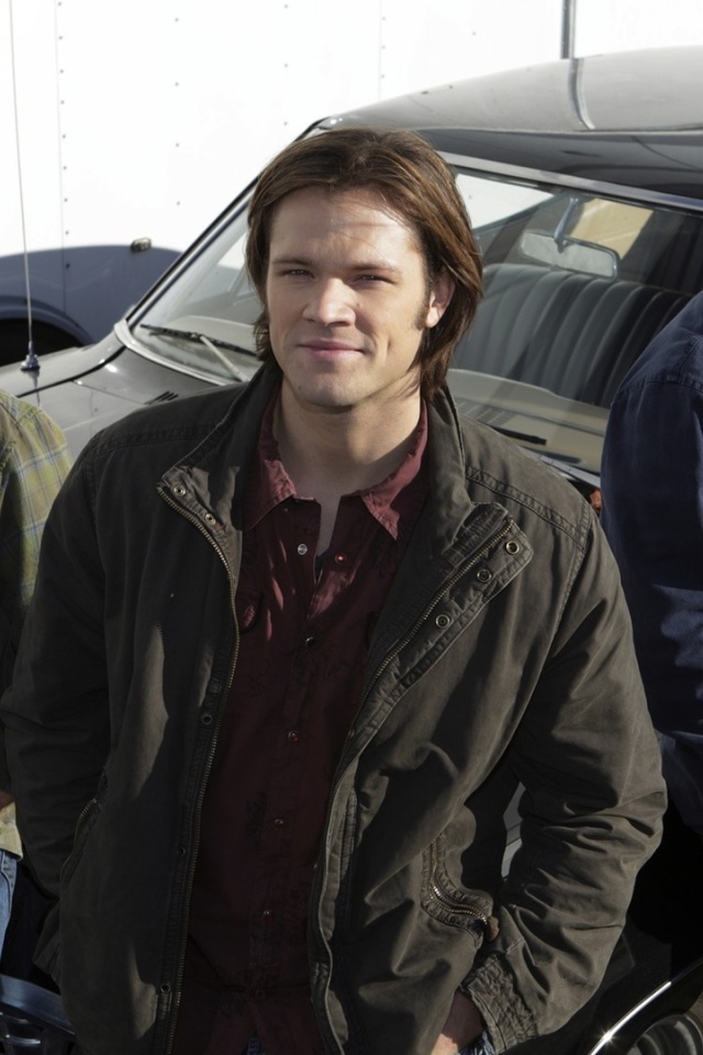 Винчестеры у автомобиля из сериала Сверхъестественное