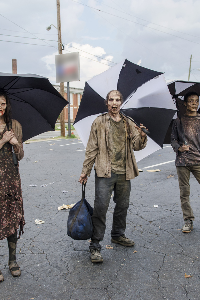 Зомби из Ходячих Мертвецов с зонтами