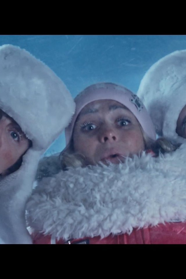 Момент из фильма Ёлки 3