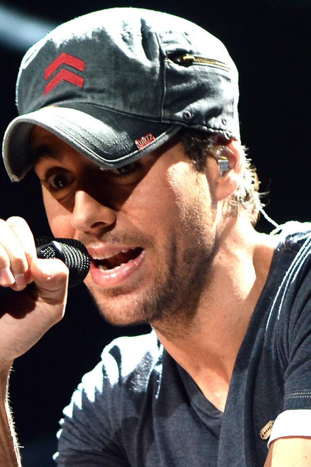 Энрике Иглесиас на сцене